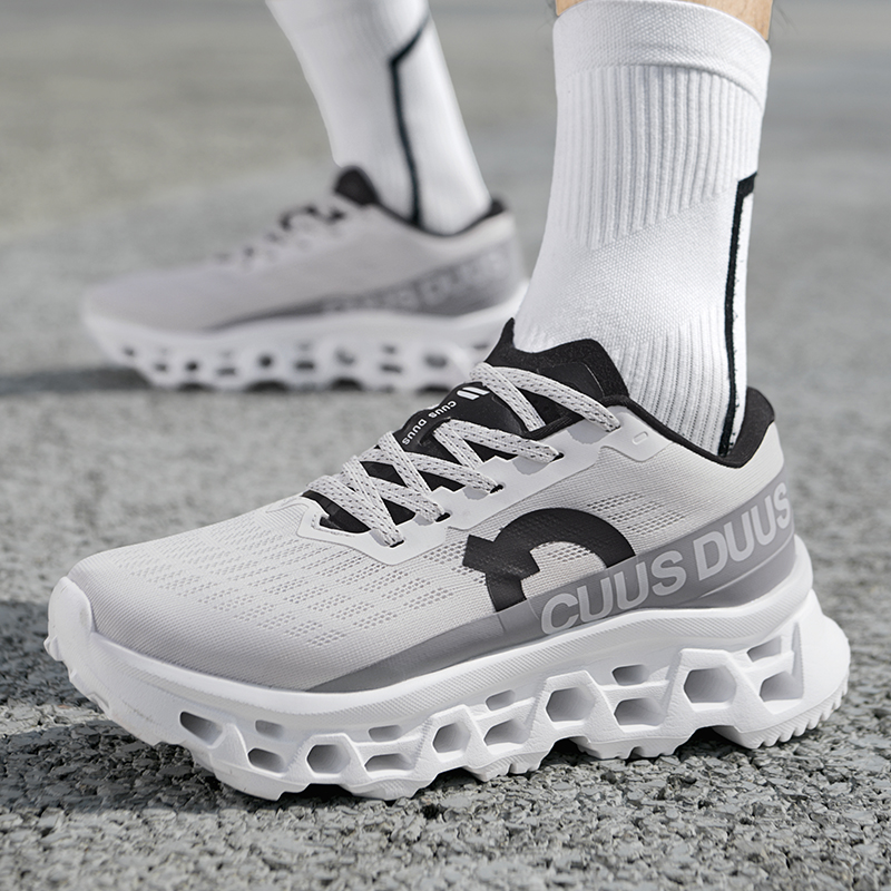 Sepatu Lari Pria dengan Bantal - Sneaker Zone ulasan dan harga